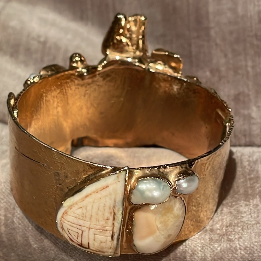 Chunky Biwa Pearl, Quartz & Tigers Eye Cuff Bracelet - Picture 5 of 12